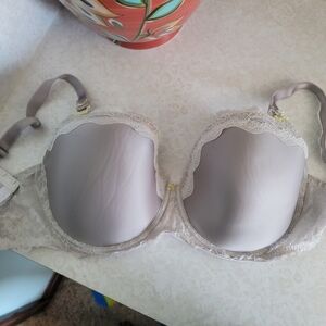 Victoria's Secret Lace Trim Underwire Bra in Soft Gray